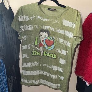 Betty Boop 'I Love The Earth' Green Graphic TShirt Small Vintage